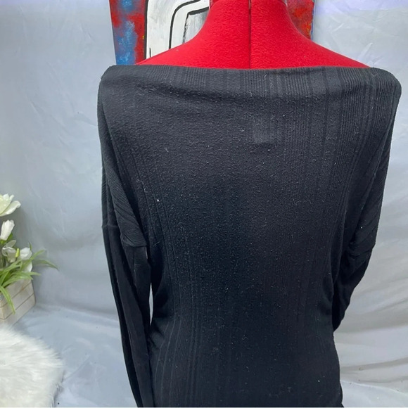 Revamped off the shoulders black long sleeve sweater - Picture 9 of 16